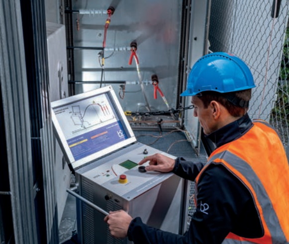 奧地利B2 HVA68-2 VLF高壓檢測裝置現(xiàn)場測試圖 奧地利B2 HVA68-2 VLF高壓檢測裝置現(xiàn)場測試圖