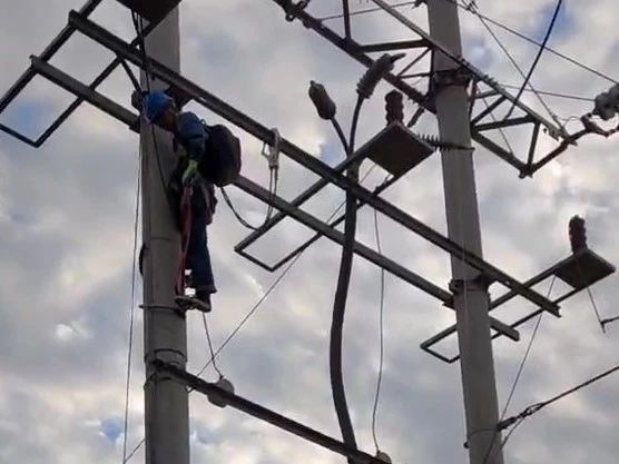 康高特Ronaldo高能量<a href='http://m.coblite.com.cn/Ppzq/ersted.html'>電纜故障定位儀</a> 現(xiàn)場準確檢測35kv電纜故障點