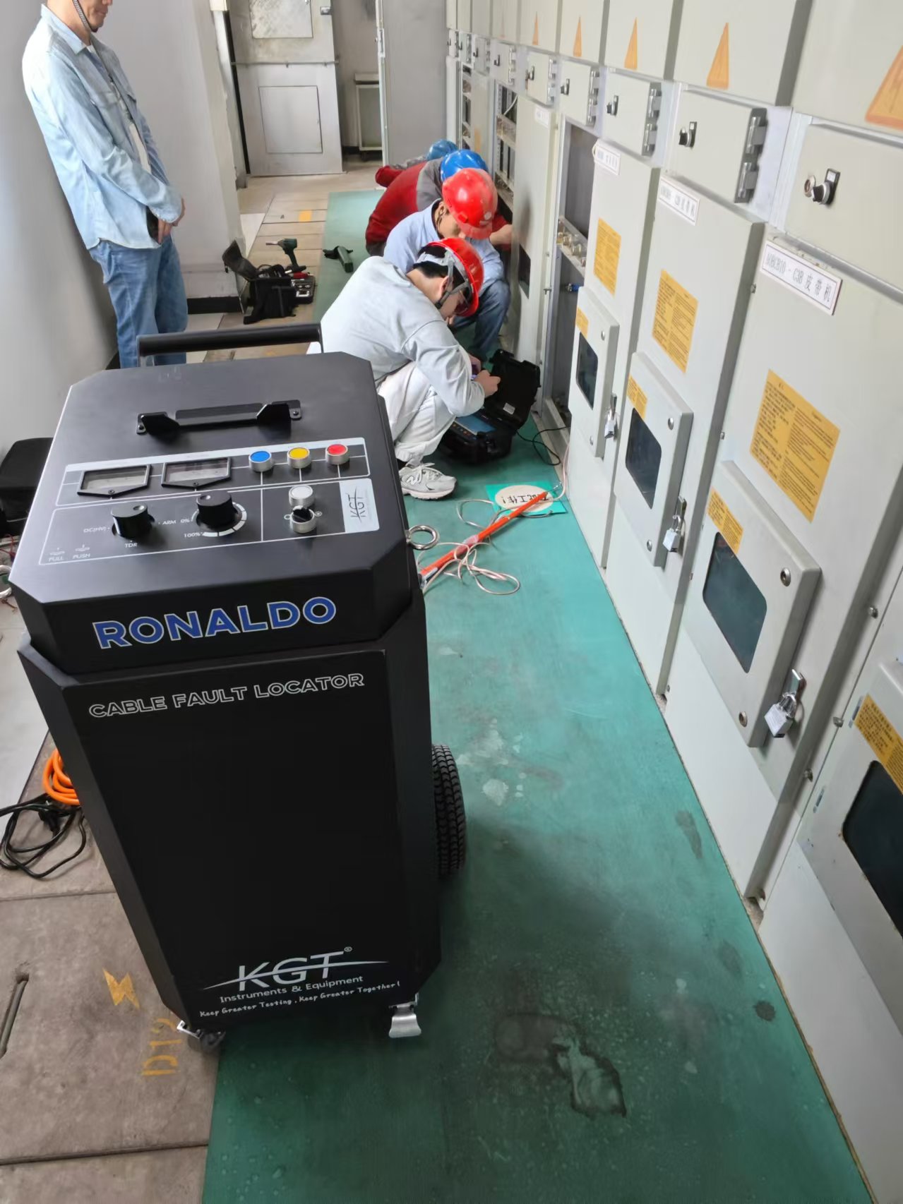 R-9<a href='http://m.coblite.com.cn/Ppzq/ersted.html'>電纜故障定位儀</a>檢測現(xiàn)場