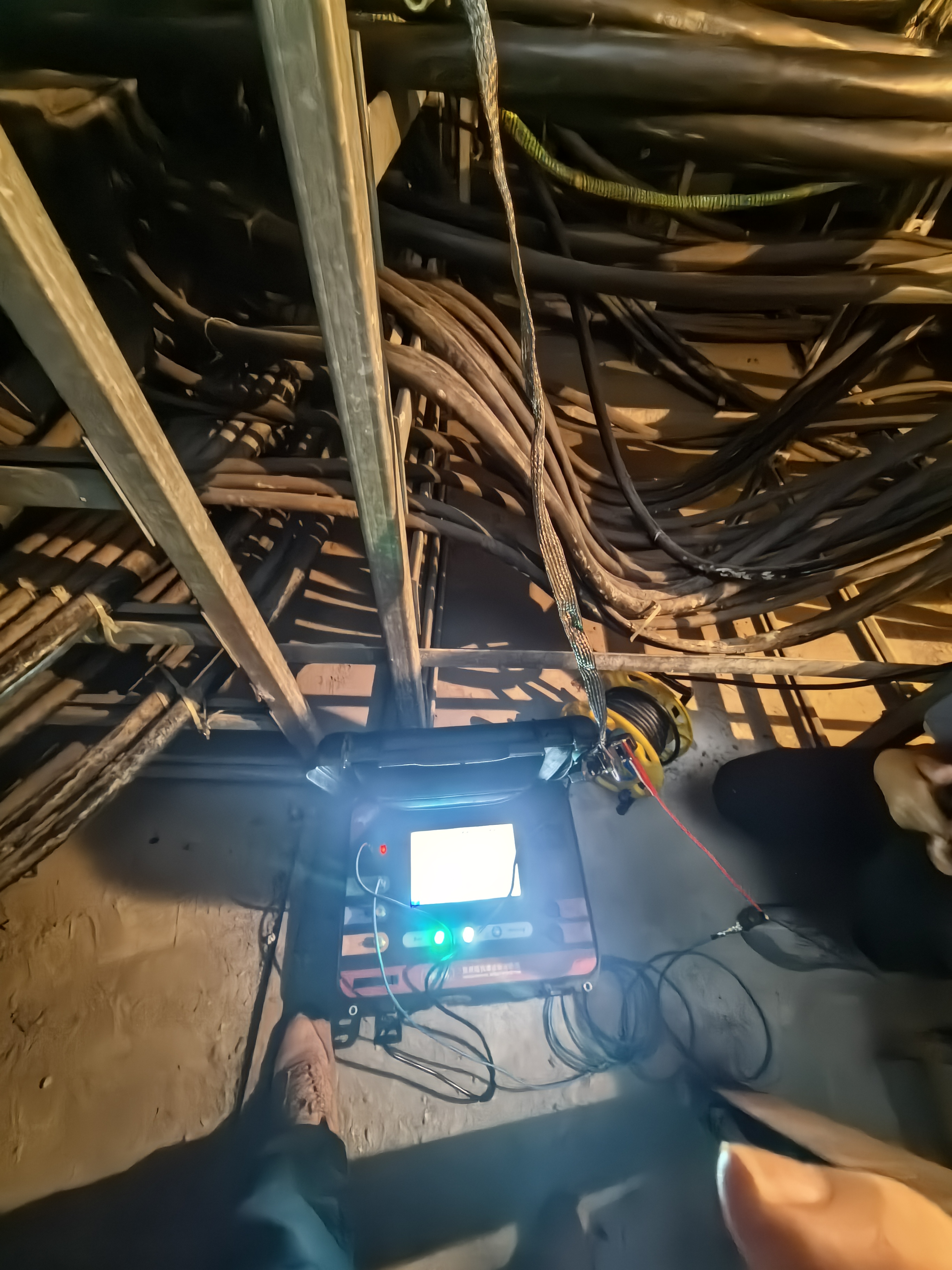 電纜故障定位檢測(cè)現(xiàn)場(chǎng) 電纜故障定位檢測(cè)現(xiàn)場(chǎng)