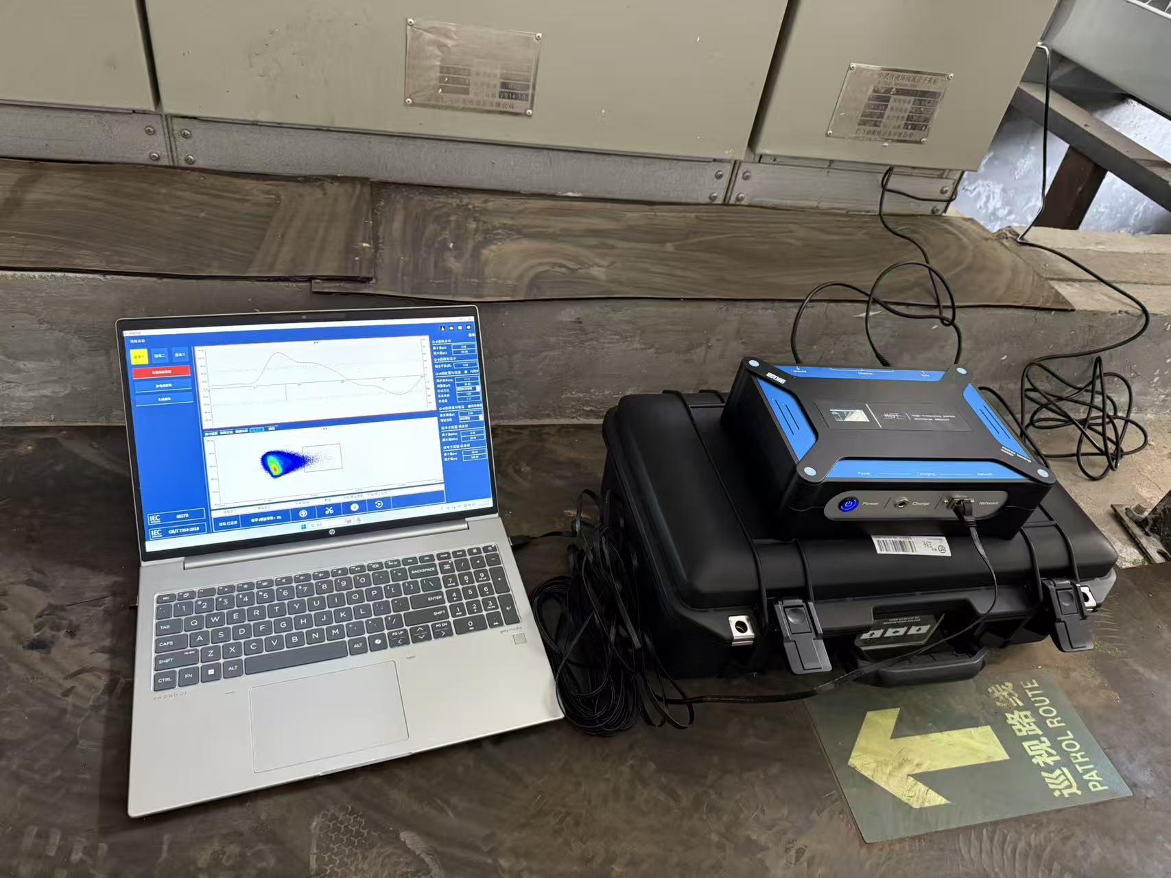 高頻電纜局放測試儀在電力測試現場圖