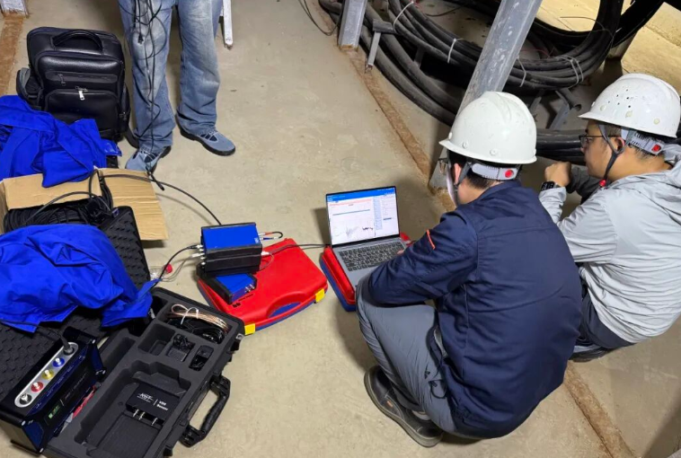 高頻電纜局放測試儀在電力測試現場